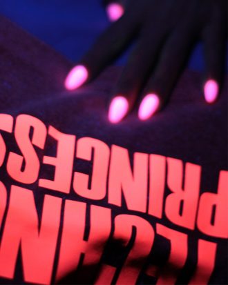techno neon pink rĂłzsaszĂn uv vilĂĄgĂtĂł felirat