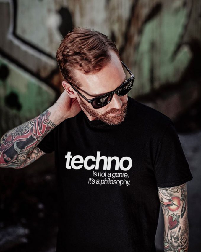 techno - is not a genre, it's a philosophy Férfi Póló fekete